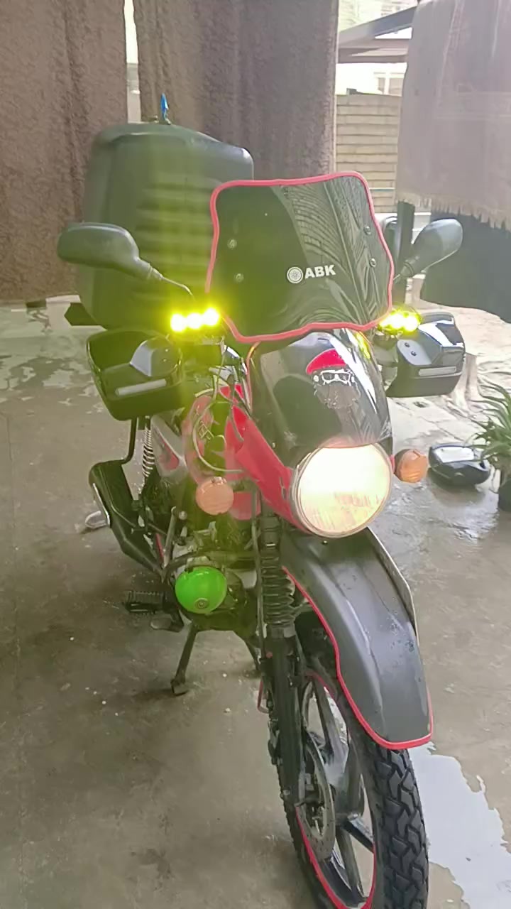 السلام عليكم من رخصة اخويه مدير الكروب راجه بوكسر مرقمه مديل 2022 تحولي شوكت ميعجبك ثاني يوم دراجه مكفوله كفاله عامه العنوان البياع سويب اي استفسار عل الرقم بيه واتساب ***********
