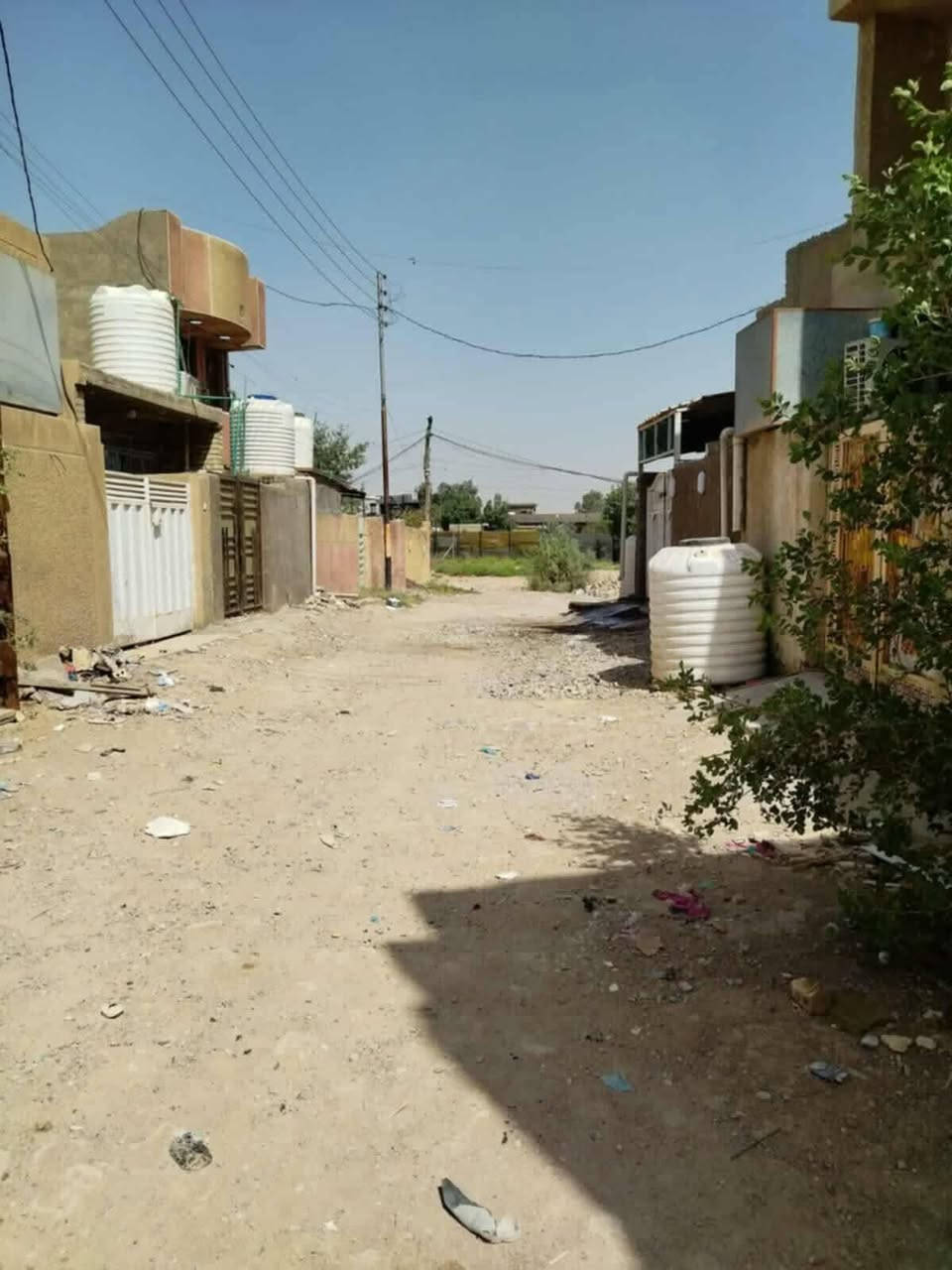 سلام عليكم بيت للبيع منطقة الكرغوليه
المساحه ١١٠

طابقين ٤غرف نوم 

وصاله ومطبخ حار وبارد 

الطابق الول كاشي 

الثاني صبه ما مطبك 

البيت قريب على شارع 

قريب على البانز ينخانه 

تبليط براس دربونه بس الفرع ممبلط

السعر ٦٠ وبيه مجال بسيط 

للستفسار التصال على رقم ***********6

