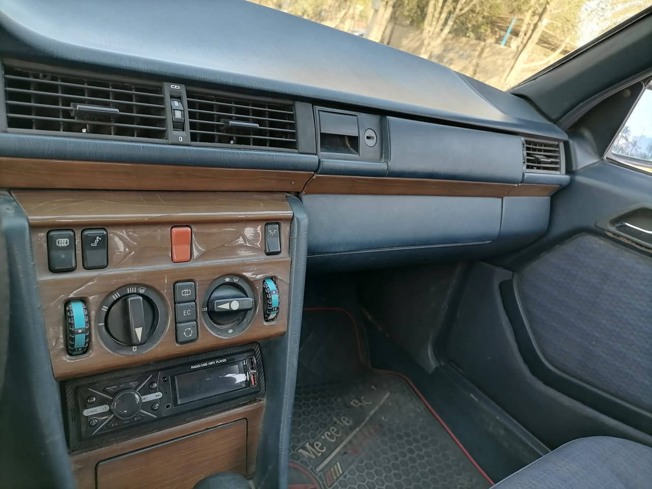 السلام عليكم

مارسدس دب موديل 1991 لون نيلي
مواصفات
جام الامام كهرباء والخلفي جوبي
فتحت سقف طكتين
تبريد تدفئة
السيارة جاهزة مرتبة عوزها دعاميات فقط
كير محرك بطة 3000 سبورت Vvt
رقم سليمانية بسمي
السعر ٥٥ ورقة وبيها مجال للشراي

الرقم بي واتساب ***********
مكان بغداد
ادمن اخي 🤍
