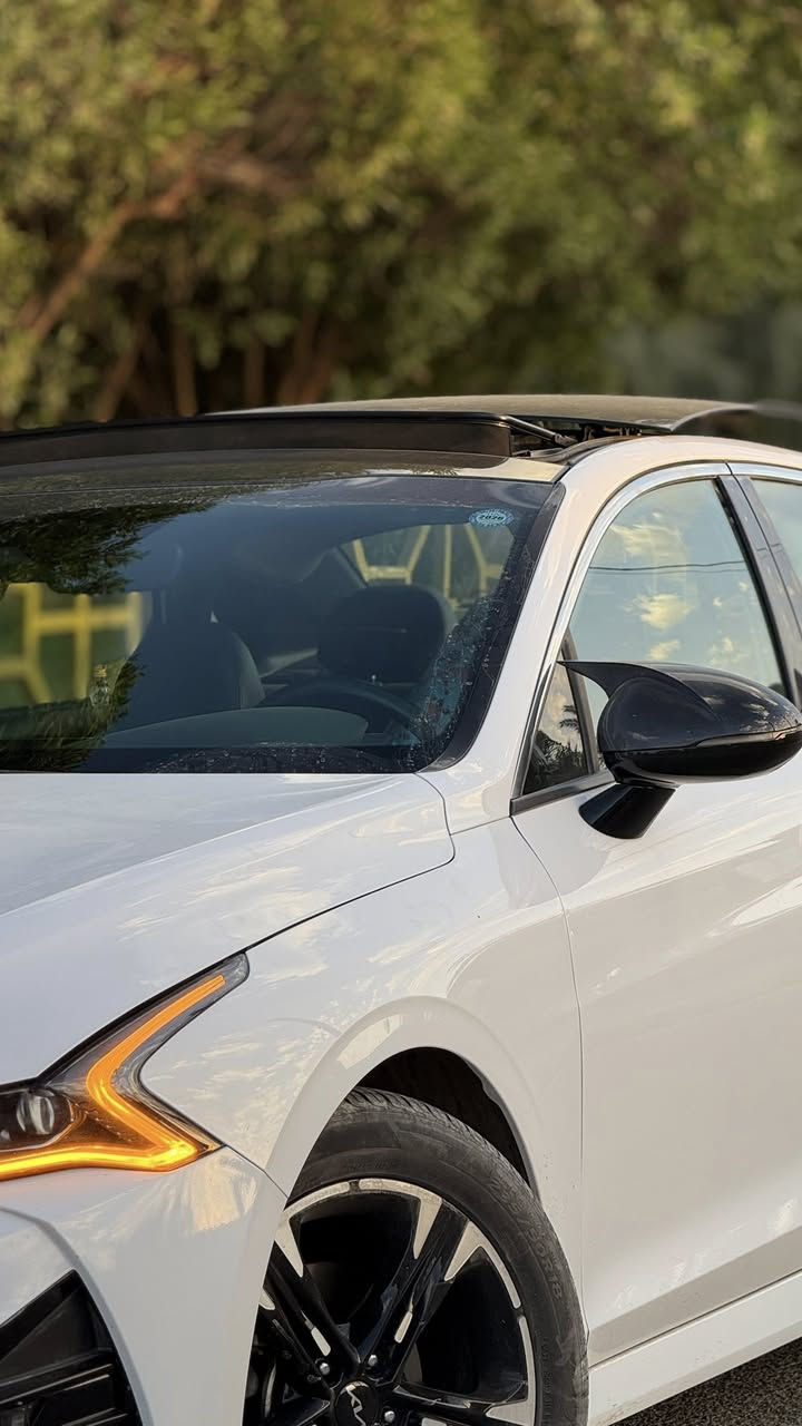 السعر 179 بيها مجال بسيط كلش
K5 2022 GT-Line فول مواصفات للاخير
السيارة كلين كلها ليبل واحد بدون تبديل بدون حادث 
فقط البنيد مصبوغ و ٢ كلير امريكا بدون فتح بدون تبديل

فول مواصفات 
بنورما 
بصمة 
نقطة عمياء 
رادار 
دركة دي مختومة 
اتو هولد 
٤ انضمة قيادة 
سايد بريك بصمة 
شحن واير ليس 
شاشة وكامرة
مراية اتو دم
داخل لمس ولد 
جنطة بك لايت متصل لد 
بجم لد 
رادار خلفي 
ابريك خلفي اوتو 
جام كلة اوتو 
تشغيل عن بعد 
ترحيب 
تحكم ستيرن فول 
بعد بيهاا هواية مواصفات 
تيارات جديد 
مكينة كير كفالة 
تبريد كفالة 
ماشية 36 الف 
اربيل بسمي تحويل او وكالة حاضر 
بعدهاا بريحت الشركة

السيارة كامله ما ناقصها برغي
صدر محرك كير كشر كله كفالة بشرط
فول الفول جيتي لاين
المكان بغداد
***********
السعر : 179 مجال كلش بسيط
