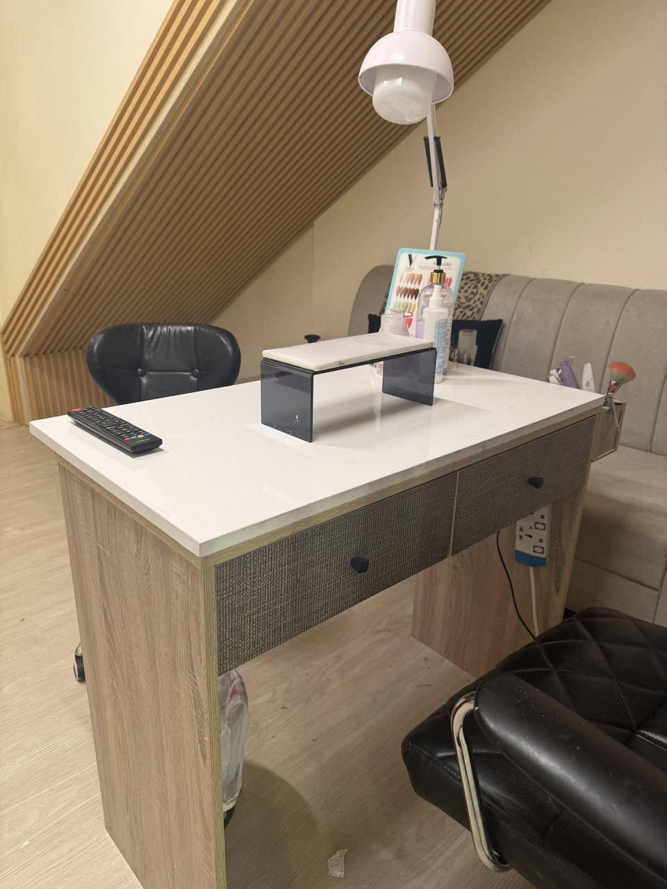 ميز اكرلك مع رفوف ع طرف توصاه خشب جديد ونظيف مابي اي ضرر مستعمل قليل جدا  سعر140


**إذا كنت صاحب هذا الإعلان وتريد حذفه لأي سبب، رجاءا أرسل رسالة إلى الدعم الفني**