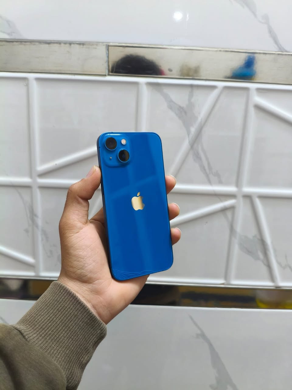 أيفون 13
بطارية 88 
ذاكرة 128 
بلادي ممفتوح 
فقط هذا الفطر البسيط الي بالظهر وممبين ولا مأثر 
سعر 390 او مراوي وانطي فرق 
***********
