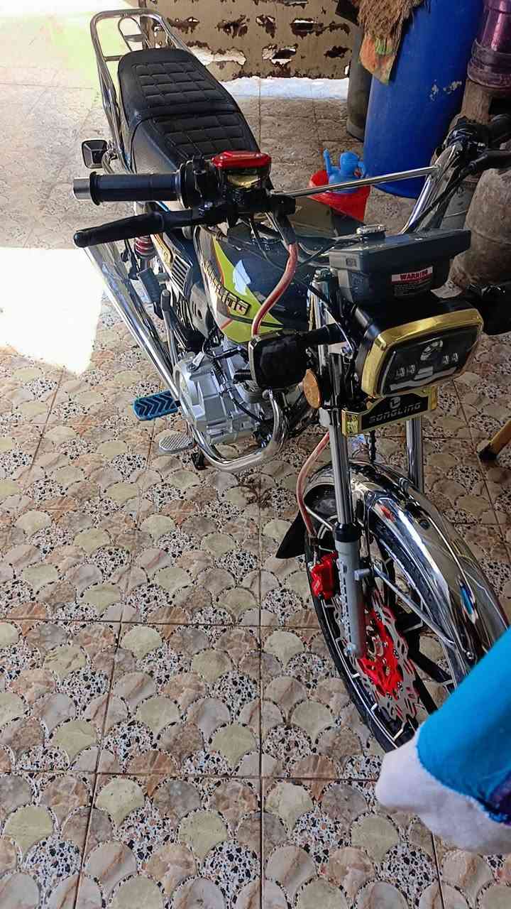 السلام عليكم درجة سيفان موديل 25صاره ١٠تيام من طالعه من وكيل درجة جديده مكينه 200دهن شركه بعده مكاني حله حي العسكري شارع 80سعر825وبيه مجال ***********
