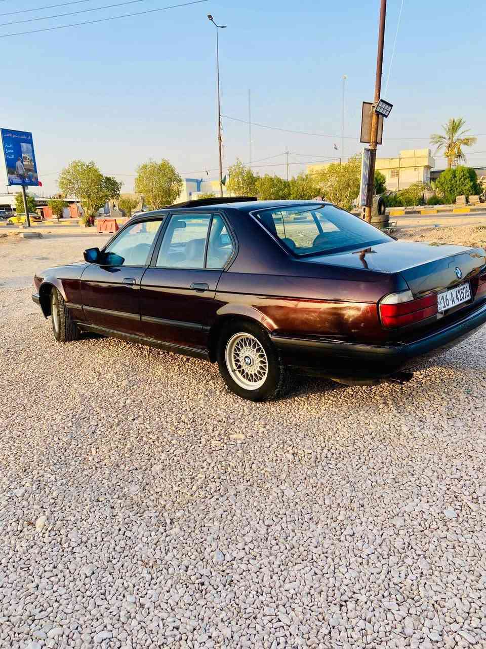 السلام عليكم  بي إم دبليو 735 موديل 1991
السيارة جاهزة كير ومكينه حدادية كفالة 
تبريد تخم تاير باتري السيارة كفاله عامة مصبوغه عام جمالية 
ترايهه كلش حلو 
السعر 68 وبيه مجال بسيط
رقم الموبايل *********** ديوانيه حي الضباط
