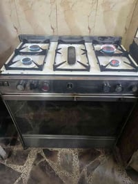 للبيع طباخ خمس اعيون كله شغال مثل ما موضح بل صوره  ما عده بل وسط سعره ...