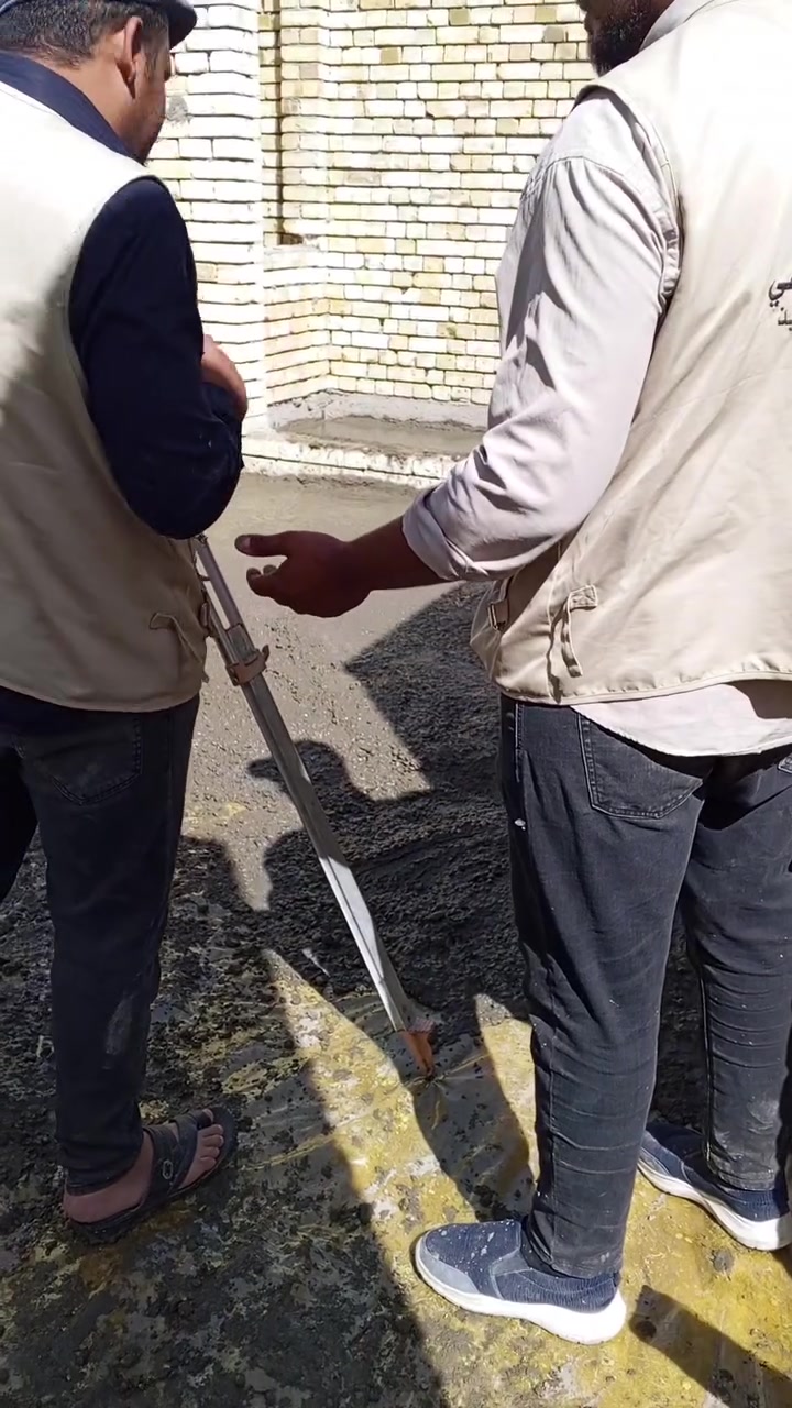 السلام عليكم ورحمه الله وبركاته
تنظيف الارضيه.  بشكل جيد. وصب الارضيه. بإشراف هندسي.  مثل ما موجود. بل صوره. كدامكم.  بسعار مناسبه جدا 

***********بخدمتكم.
