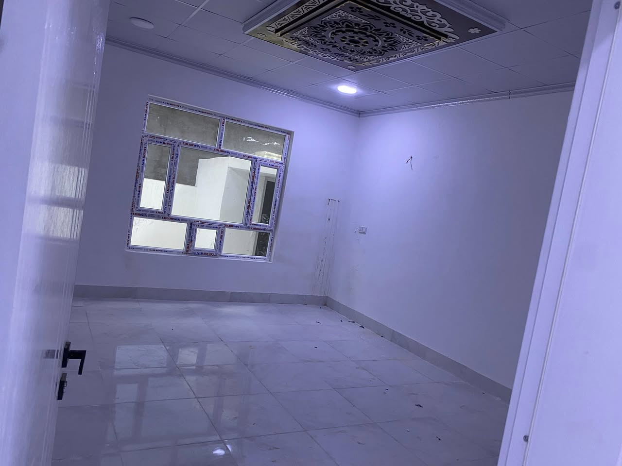 بيت سكن 200 متر (طابو صرف) ركن  مع حديقة و 🛑بير ماء🛑  و 🛑واجهه مفتوحة🛑 يتكون من غرفتين و هول كبير و استقبال مطبخ و حمامات داخلي و خارجي  (فول سيراميك )

العنوان ملك شاه 

السعر    60 مليون و يتوفر الدفع بالاقساط

***********
