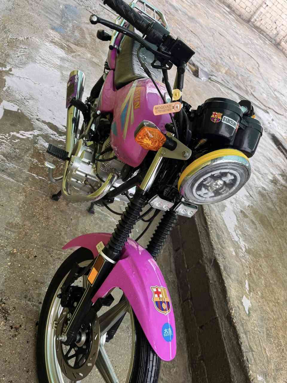 السلام عليكم
دايون عضم 💜
موديل 23 طالعه ب 24 شهر 6
اوراق و وصل معرض للجوهرة دراجه 
ممتعوبه و مرتبه ماشاءالله فول 
كامله مكمله كلشي شغال صالنصه ستيل لايت زنون 6 اشكال تفاصيل اكثر خاص . *********** 
انستا 9t.i
