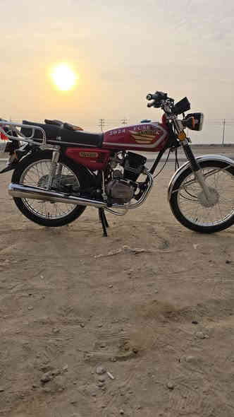 السلام عليكم دراجه هانده فقط وصل أكرر فقط وصل 
المكينه 125cc سلف الدراجه صارله عشرة أيام عندي 
السعر مليون و250 الف وبيه مجال 
المكان ميسان طريق عماره مجر قرب المشتل للتواصل واتساب فقط 
*********** فقط واتساب
الاتصال 
***********
