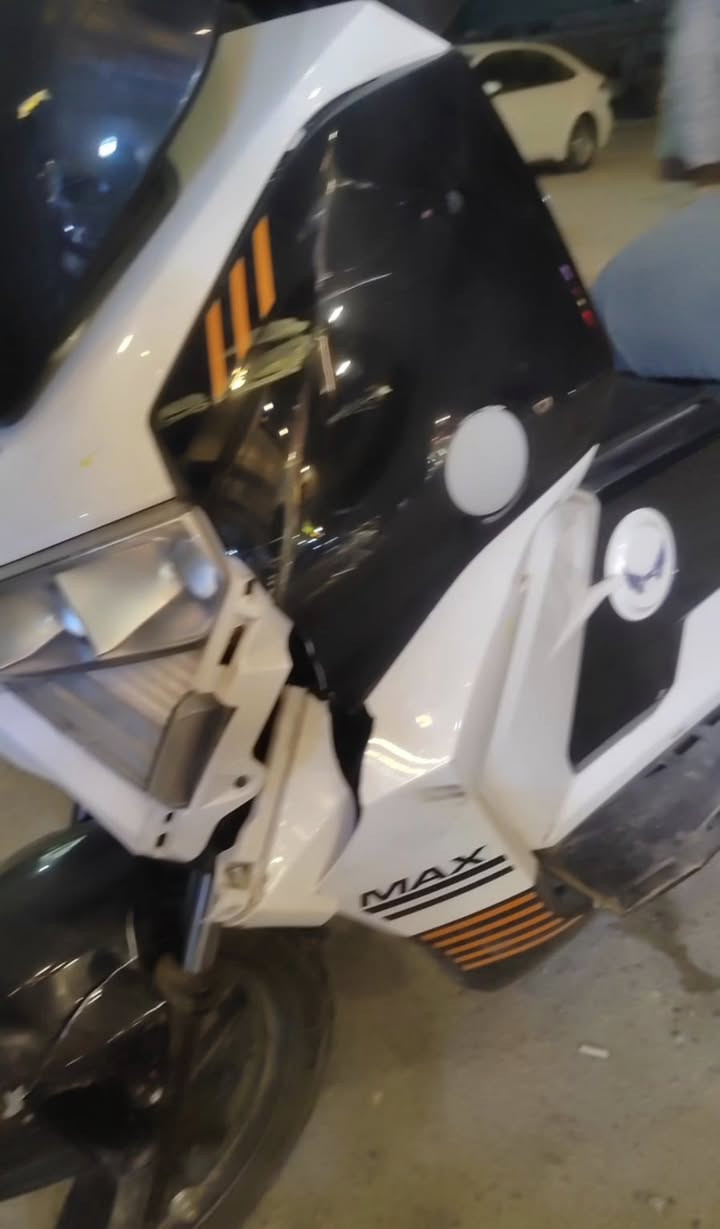 دراجه ليو ماكس  نضيفه بس بطاريه عطلانه هاذ حادثه سعر خاص ع هاذ رقم ***********
