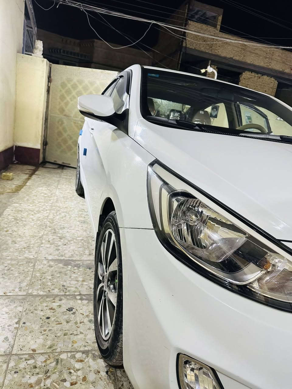 سلام عليكم اكسنت البيع  سياره جديده مالت بيت سبير مانزال مالت شركة سيارة اخت زيرو ماشية 42الف حقيقي بيه بارد كد شبر مكفوله كفاله سياره رقم جديد صدر جديد تخم تاير جديد ماصار يومين من شادة سيارة فول واحد واحد جديدة كلش موديل 2016 السعر 128 وبيه مجال جك جيه مكاني بغداد حي عامل رقم ***********
