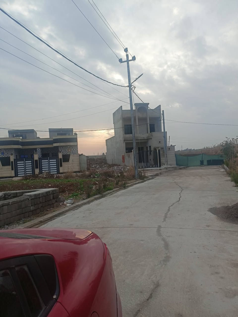 السلام عليكم 
قطعة أرض للبيع 140 متر واجه 7 عمق 20 الموقع حي الملايين الثانيه تقطيع ابو فهد قريب على جامع الحاجه ساهره محمود الحبيطي مسجل كارت بلدية قريب على شارع الجديد الي بين الرشدية وحي الملايين.. الانتصال على الرقم *********** موجود وتساب على الرقم
