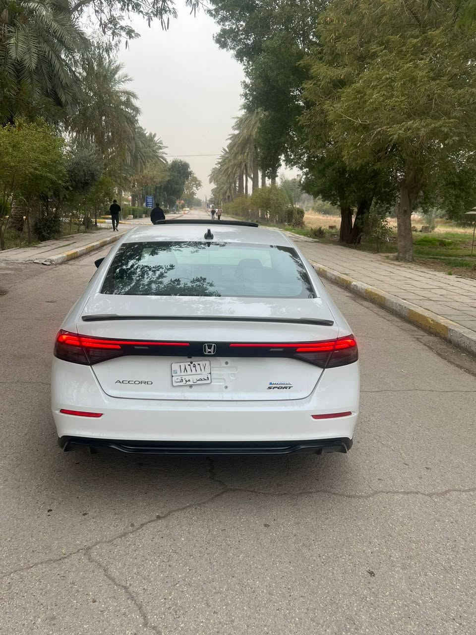 السلام عليكم 
هوندا اكورد 
فئة SPORT-
ماشية 15m 
موديل 2024   هايبرد 
فول مواصفات 
•كشنات جلد تدفئة
•ذاكرة تخزين
• مكينة 2000 هايبرد تنفس طبيعي
• كير اوتوماتيك 
• شاشة كبيرة
• ⁠سستم سماعات 
•فتحه سلايد
• كاميرا خلفية 3 انظمة
• كراسي كهرباء 
• رادار امامي
• مانع تصادم
• محدد مسار 
• تصحيح مسار
• شفتات بالستيرن
• مثبت سرعة
• مانع انزلاق
• دخول ذكي 
• إنارة ترحيبية
• هندبريك كهرباء
• عداد ديجيتال
•لايت عدسات زينون
• نظام اوتو لايت Auto
• لايت العالي زنون 
اوتو هولد للبريك
• حساسات مطر 
• حساسات امامي  
• حساسات ضغط هواء الإطارات
• أوامر صوتية
• 4 أنظمة قيادة (eco,individual , sport,normal )
الحادث : جاملغ وشويه بالبنيد
العنوان : بغداد العامرية 
***********
