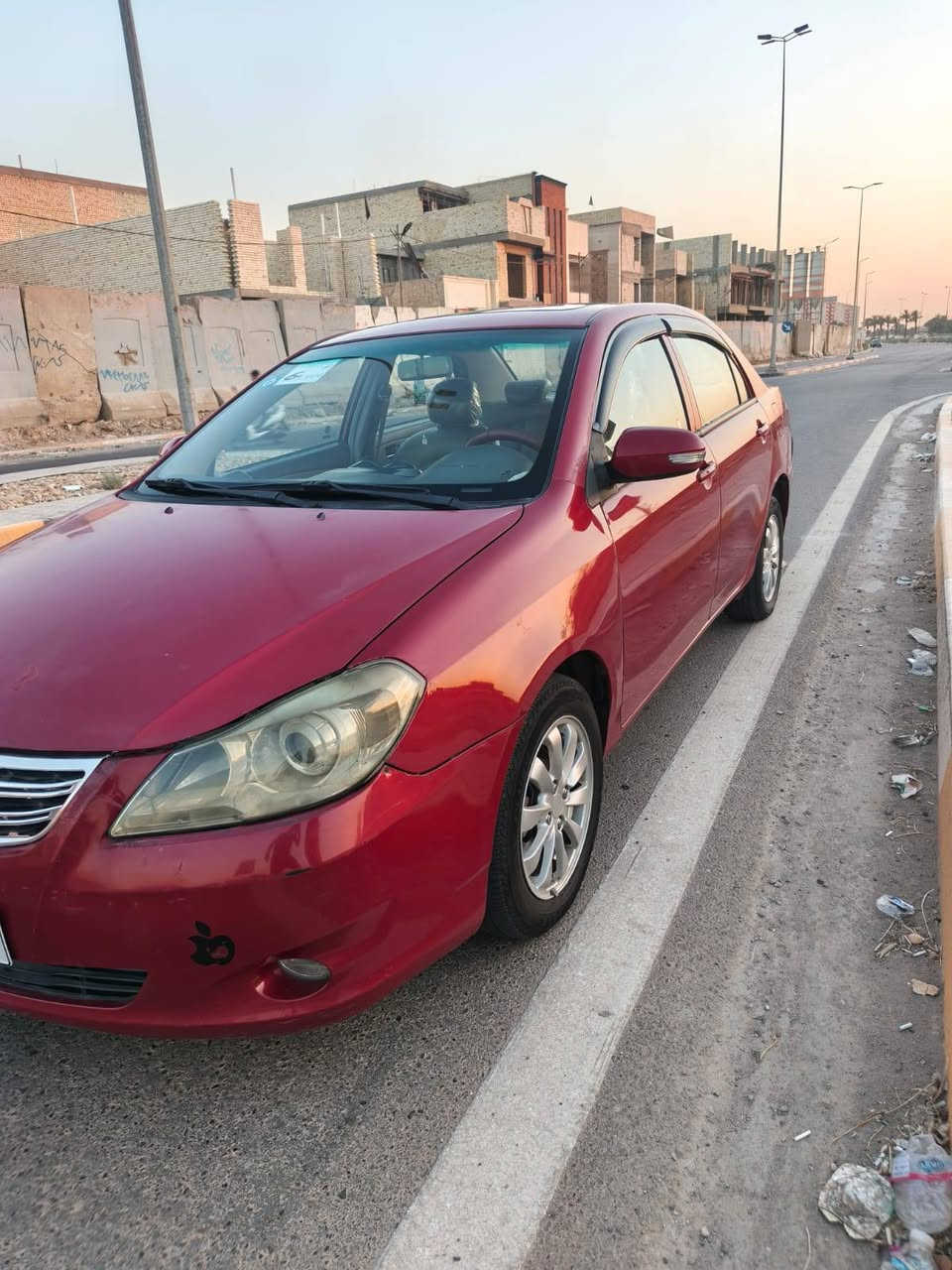 السلام عليكم 
سيارة بي واي دي جي اثري 
مواصفات السيارة معروفة ابواب بصمه جنطة بصمه فتحه سقف تشغيل بصمه 
محرك كير حدادية صدر امامي خلفي كله كفالة
تبريد ثلج 
تخم تاير جديد 
حادث بابين مبدلات ومصبوغات نفس الون جها السايق
أو حافت البنيد فقط 
مكفولة كفالة عامه والسيارة خير من لله 
اتصال فقط واتساب 
***********
السعرر 60 وقابل للتفاوض
