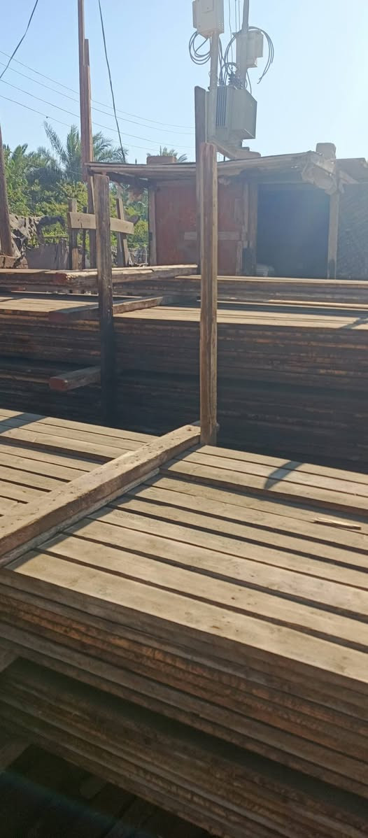 لوح للبيع طول 4 متر الكمية 6 مكعبات سعر المكعب 400 الف مع بلاويد روسي  اوموجود همين صيني مع جكات حاضن سعر المفرد 25 الف  
العنوان:  حلة  مركز المدينة
للاستفسار:   ***********
