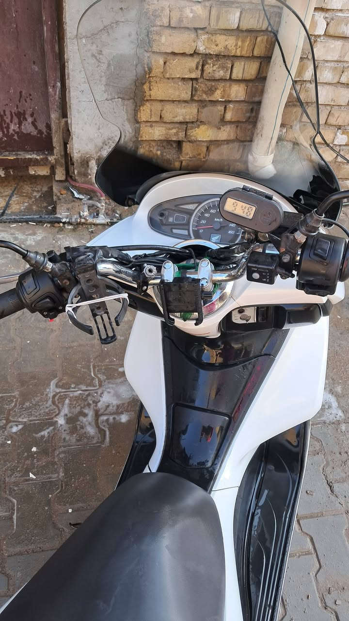 بي سي اكس جيل الاول الدراجه احله من الصور مكانها بغداد السعر 14 وبيها مجال ***********
