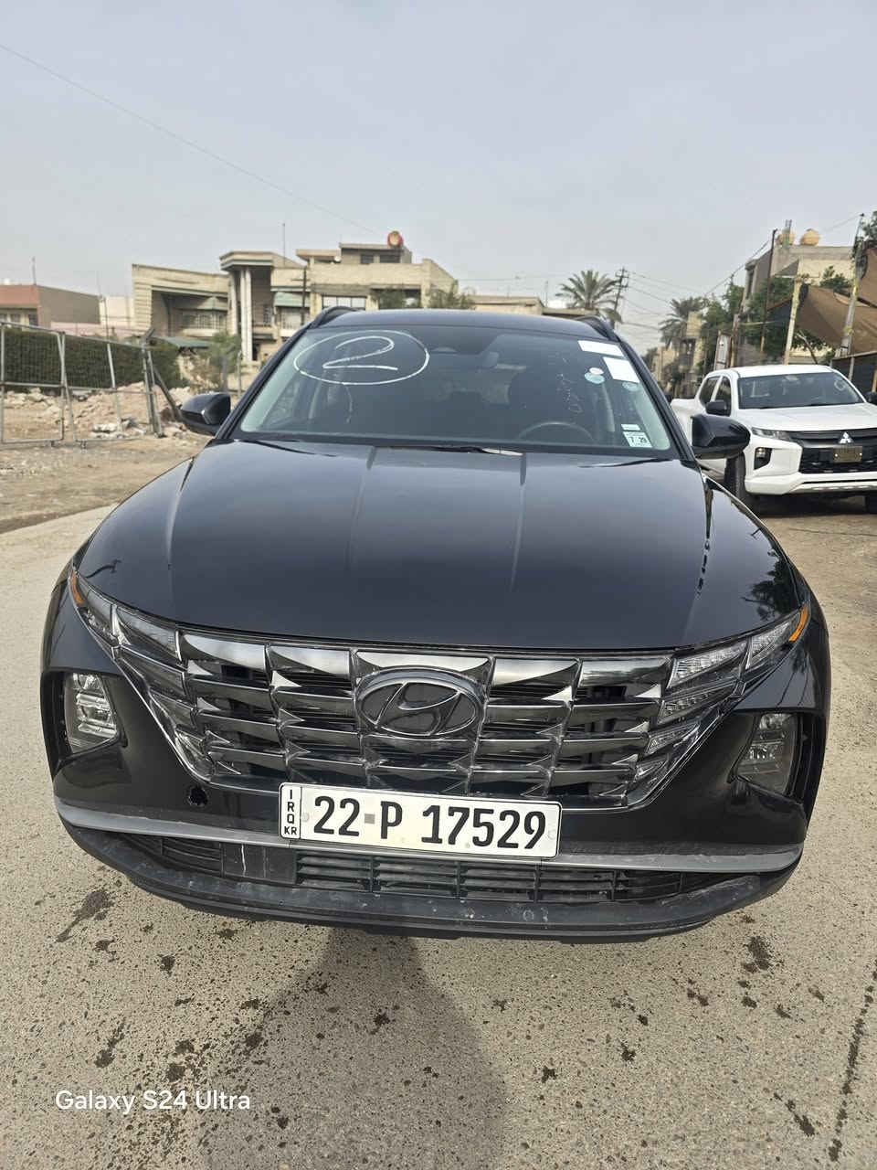 بسم الله الرحمن الرحيم 
توسان وارد امريكي موديل 2024 لون اسود فول مواصفات ماعدا الفتحه سياره جديده ماشيه 18 ألف مرقم اربيل باسم شركتنا دخول جديد وترقيم جديده حادثه قطعتين فقط جاملغ وبنيد فقط مكفول الشاصي وباقي السياره سعر 180 ورقه مكاني بغداد زيونه للاتصال 
***********
