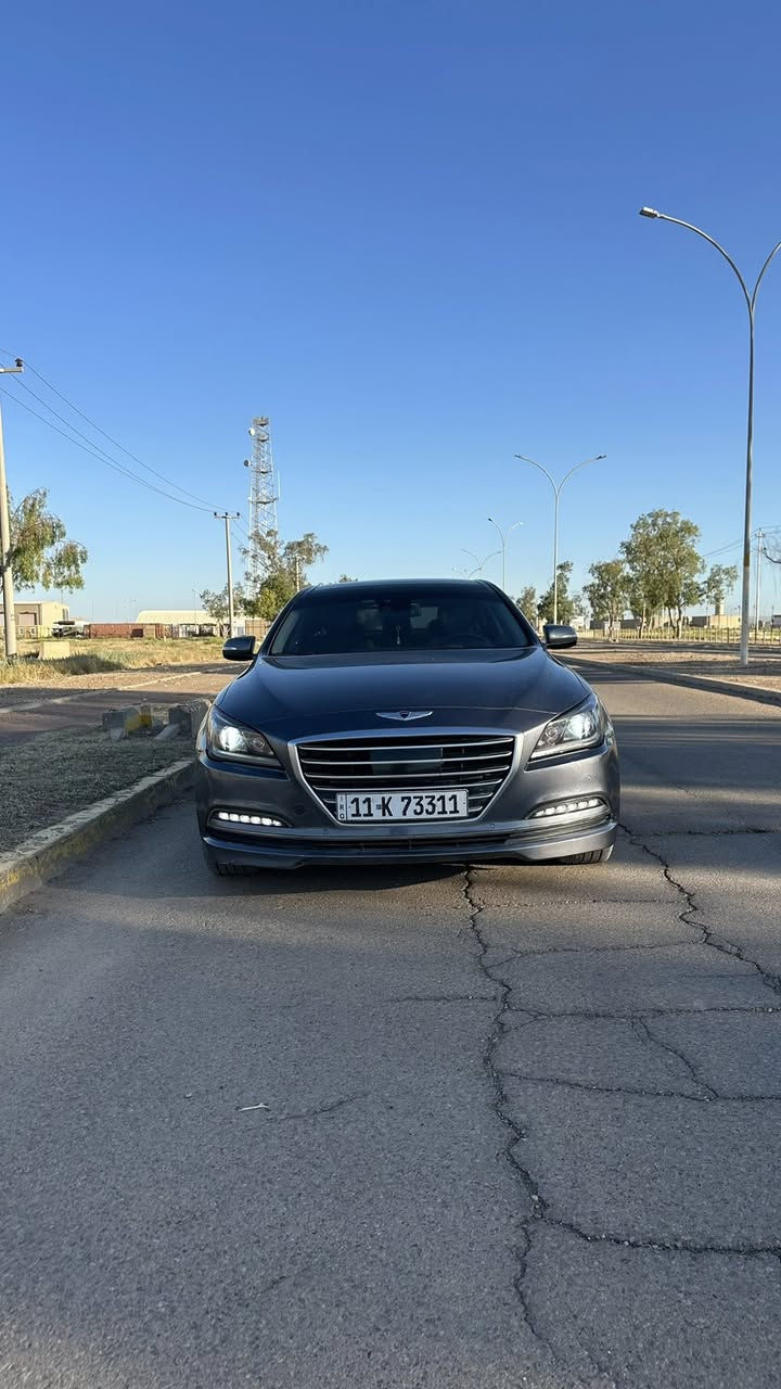2015 g80
باسمي 
ما بيها حادث بس بيها صبغ بدون معجون وبيها بارديين
*********** 
حلة
