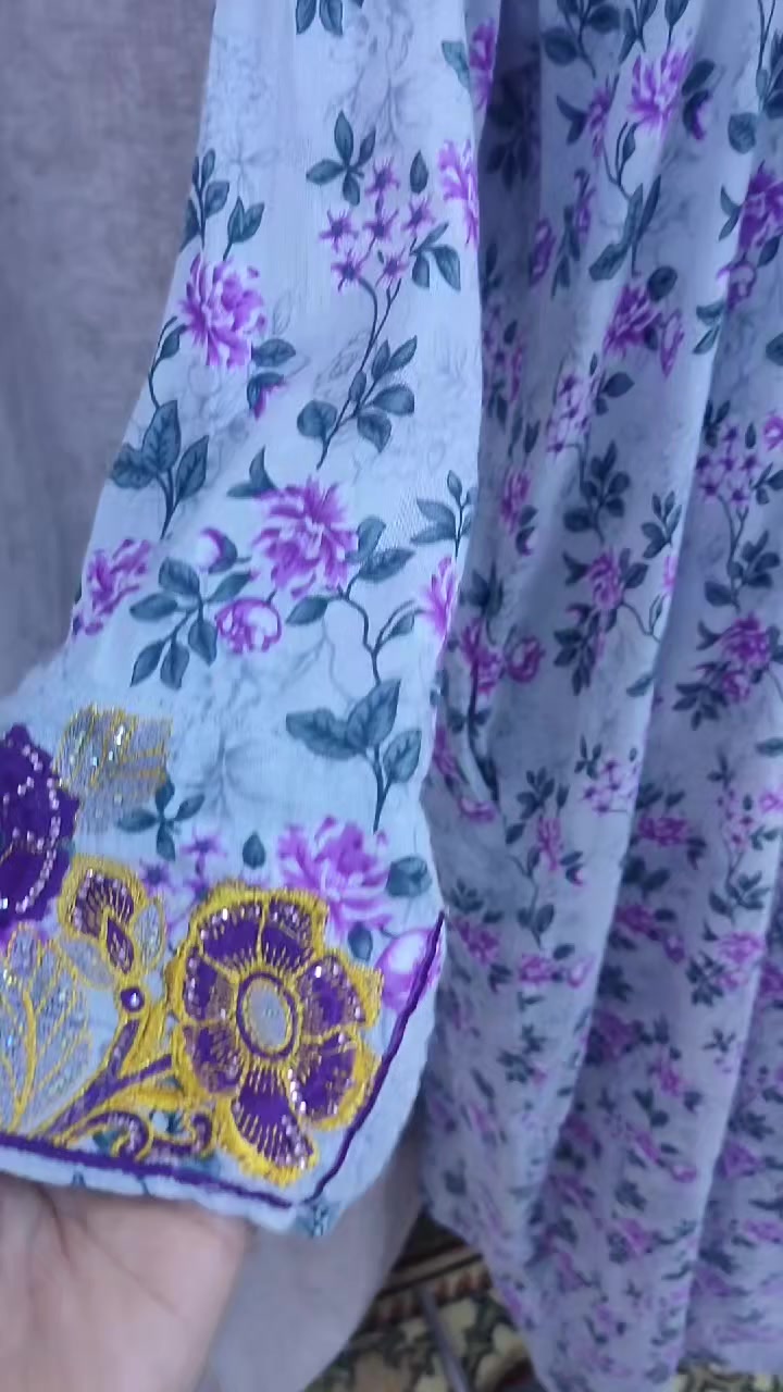 جمال القطعه تموت
قياس 3 اشبار 
السعر خمسه
@إشارة


**إذا كنت صاحب هذا الإعلان وتريد حذفه لأي سبب، رجاءا أرسل رسالة إلى الدعم الفني**