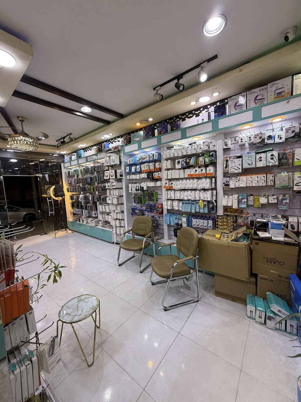 ديكور محل كامل للبيع بعده جديد وبسعر مناسب 2750 الف
***********
