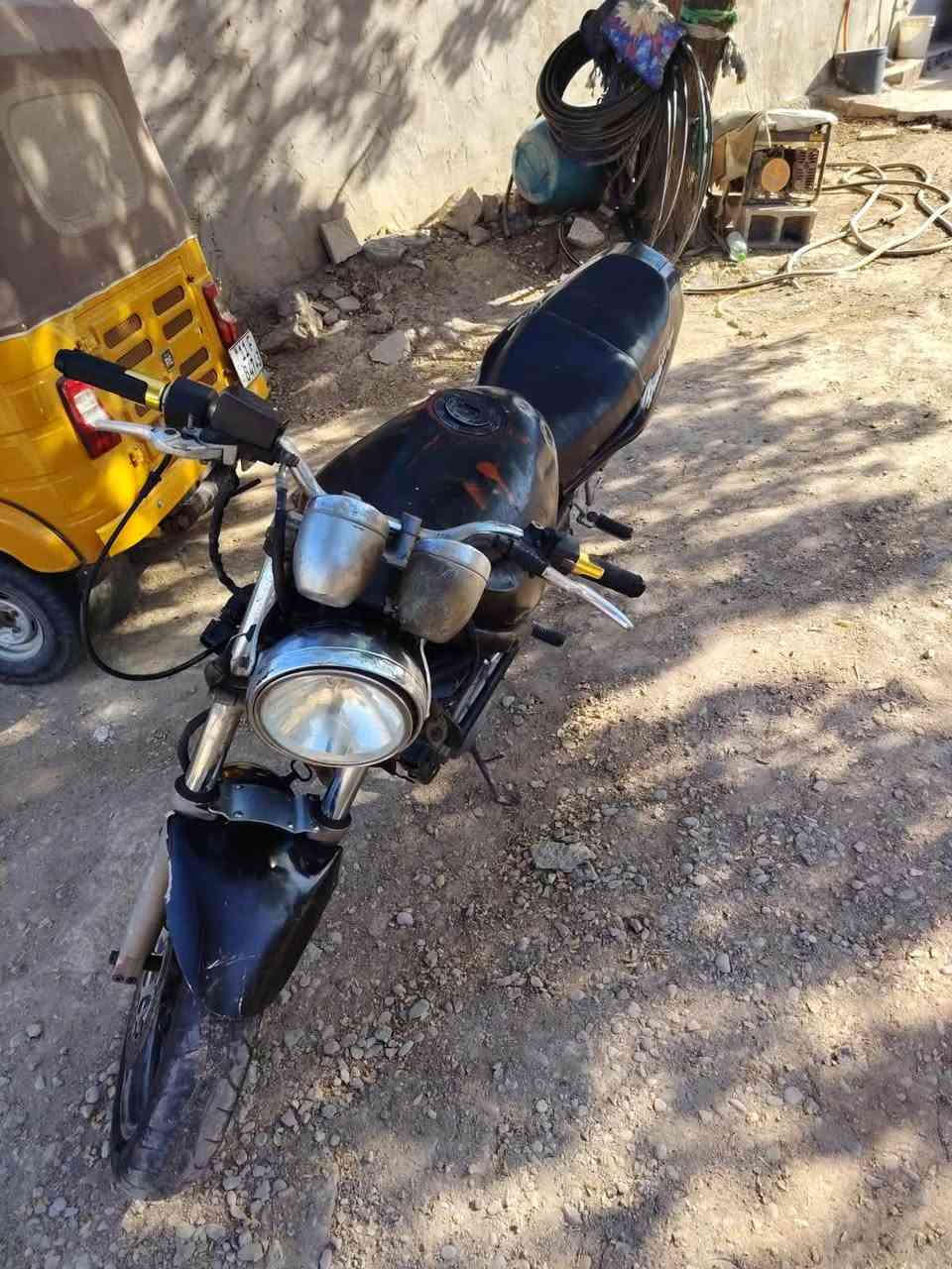 السلام عليكم دراجه بانده كرستال دراجه خير من الله العنوان بغداد بوب الشام السعر 650 الف وبيها مجال بسيط حك الجيه للاستفسار هذا رقمي ***********
