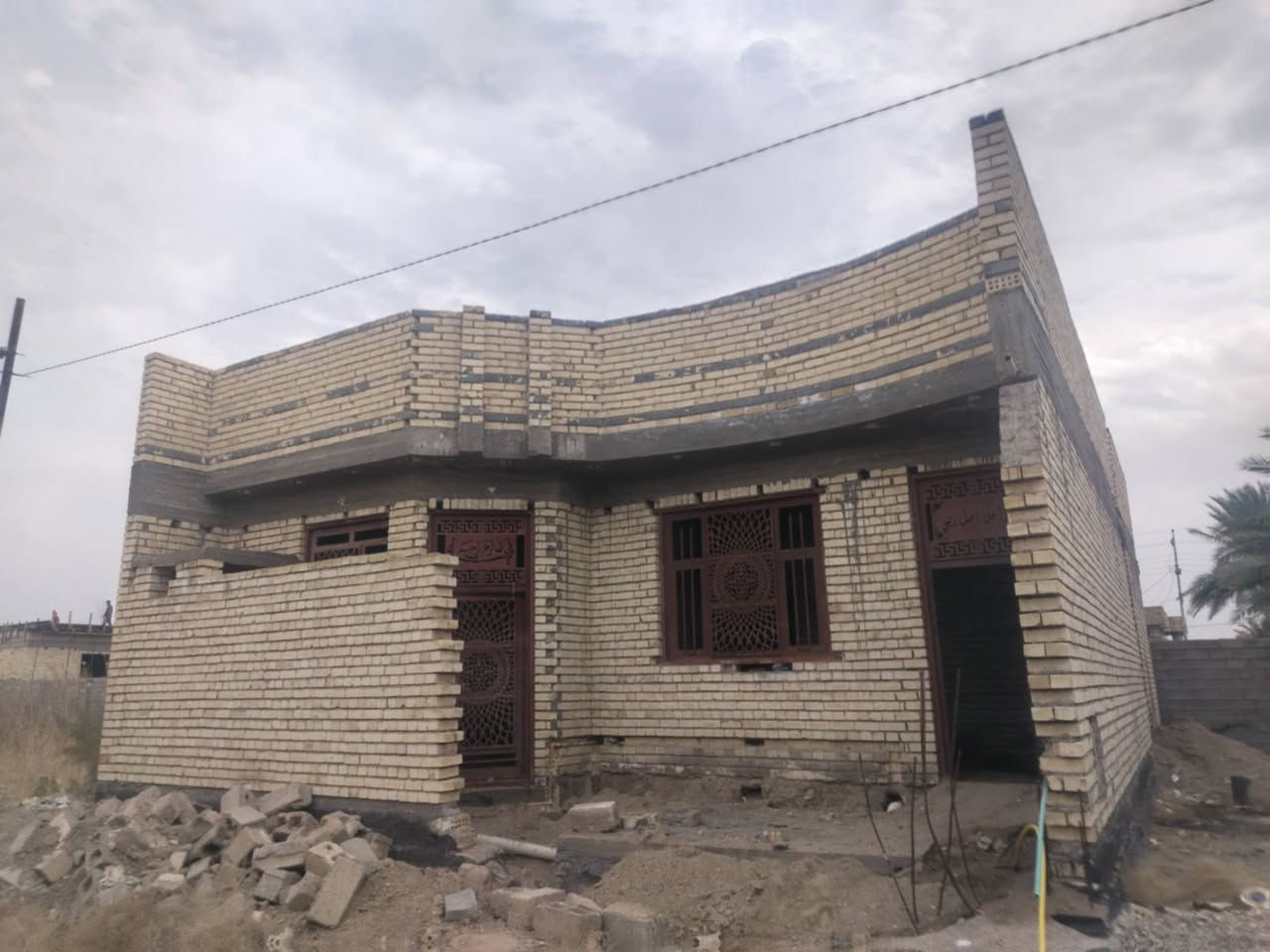 بيت للبيع المساحة 160 الشارع 12 قرب مضيف الريس محمد الحلبوسي علمآ البيت مأسس ماء ومجاري يبعد عن السايدين 50 متر
***********
***********
