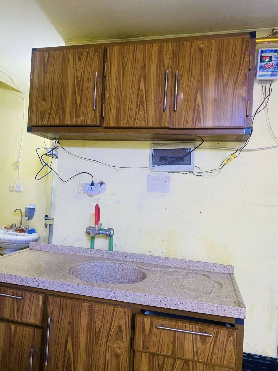 السلام عليكم 
كاونتر متره ونص مرمر الأصلي نضيف كلش اخو الجديد 
السعر 250 وبي مجال العنوان شارع فلسطين 
***********
