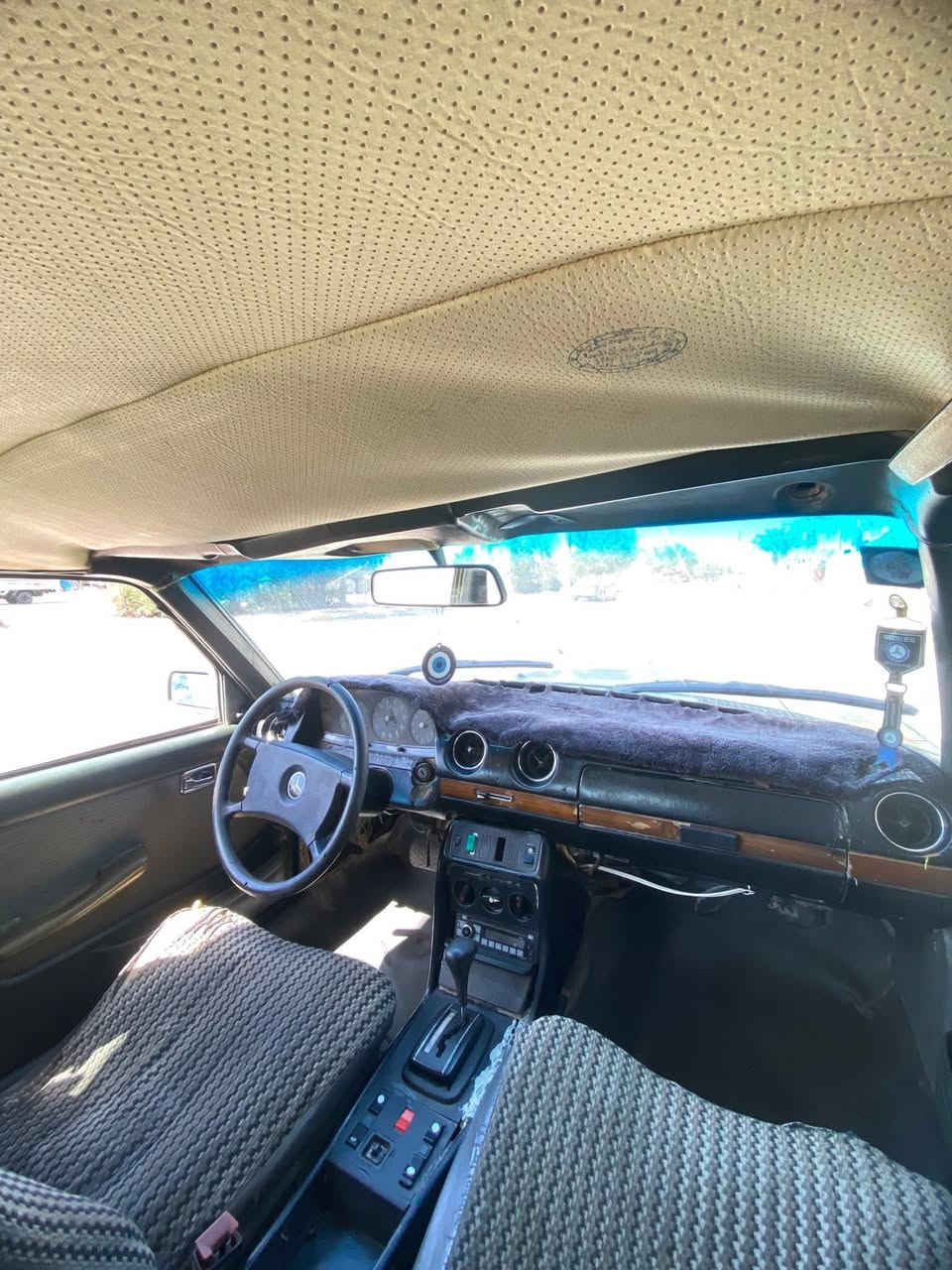 السلام عليكم لطيبين مارسدس ابو جحيل مديل 83محوره مكينه وكير ونجي 6سلندر حداديه تخبل كهرباءات عوزها فقط صبغ شغاله رقم انكليزي سنويه جديده تحويل مباشر تخم تاير نضيف دواخله شوفت العين السعر 40وبيه مجال لشراي مكاني كوت اتصل وبلخدمه ***********
