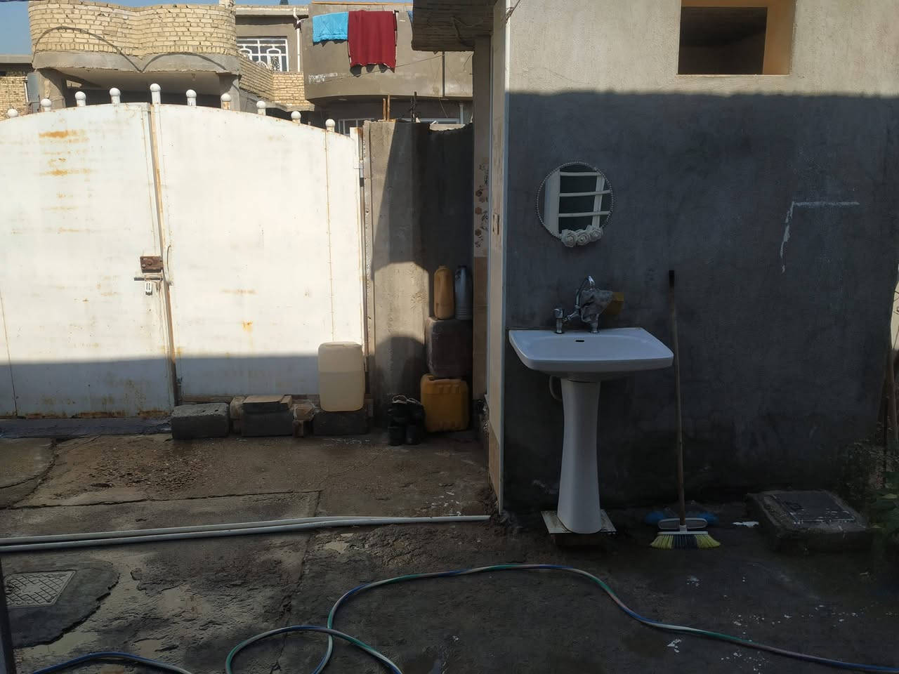 بسم الله الرحمن الرحيم
للبيع بيت طابو صرف مساحه 130 متر واجهه 13 ونزال 10 بناء جديد درجه اولى عنوان ابي غرق حي المرتضى مجاور المدرسه الجديدة جهه البزل سعر ٦٩ قابل للتفاوض  الاستفسار ع الرقم 
***********
