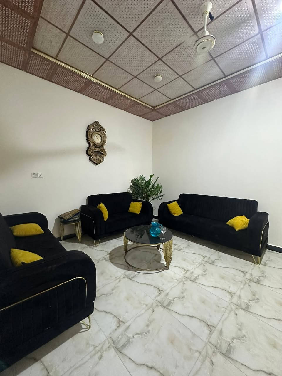 للبيع بيت البصرة بهادريه قرب سايدين
مساحه200متر طابو عراقي ملك صرف
وبسعر125مليون ***********📞
