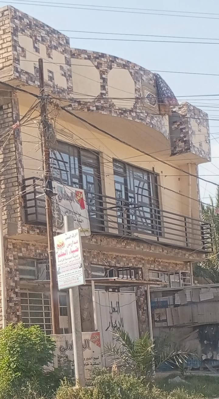 بناية للبيع بل الثغالبة ١٠٠متر مربعة ٣ محلات طابق الأول غرفة مطبخ حمام طابق الثاني ٤ غرفة حمام طابق أي استفسار اتصل***********
