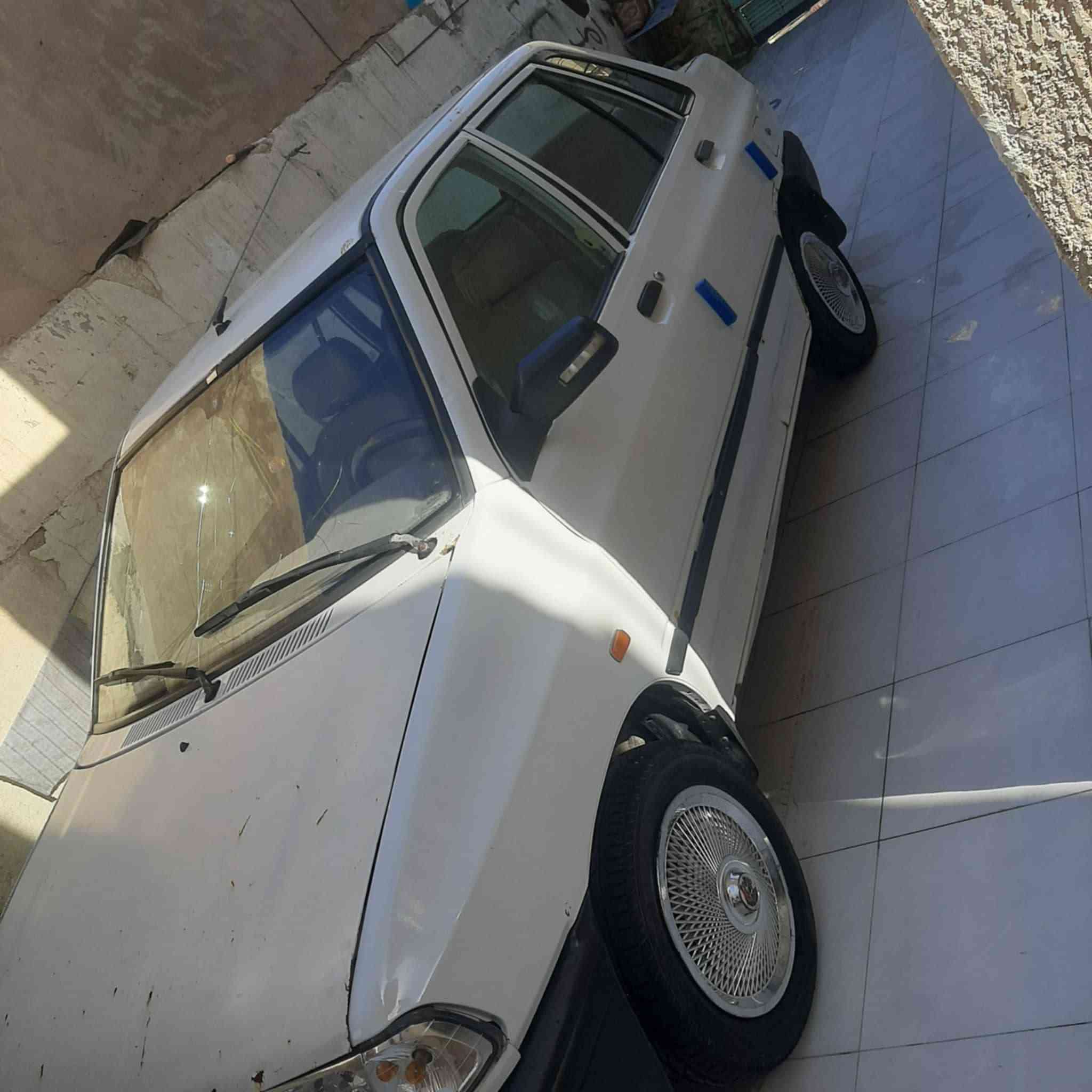 السلام عليكم سايبه خصوصي الون ابيض موديل 2012 السيارة جاهزه كير محرك تخم تاير حداديه كلش زينه بيه باب وجاملغ جهه السايق اني مبدلهن بيدي اثر ضربه بصيطه ماواصله لدواخل اصوليه رقم بغداد صدامي راعيه موجود بكربلاء السعر 20وبيه مجال بصيط هذه رقم الهاتف ***********
