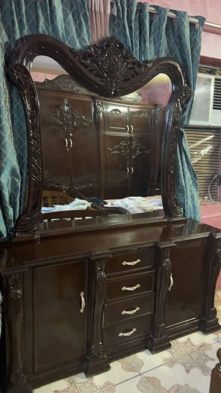 السلام عليكم غرف نوم عراقية ٧ قطع عدد ٢  مستعمل  وكنتور بابين و مجارير للبيع  
للاستفسار 
***********
