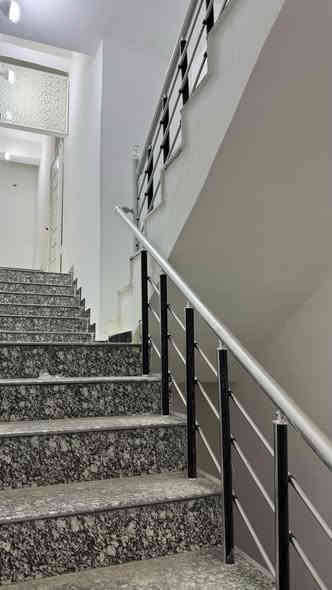 بناية للايجار بناء حديث 2025 غير مشغولة ٣ طوابق تصلح مجمع طبي او مكاتب او مركز تجميل مساحة الطابق الواحد 150متر مربع  كل طابق له مدخلين ويكون التقطيع حسب الطلب
 
العنوان العروبة الاولى قرب تقاطع الركن الذهبي مقابل جامع ابو الفضل العباس ..
للاستفسار ***********
