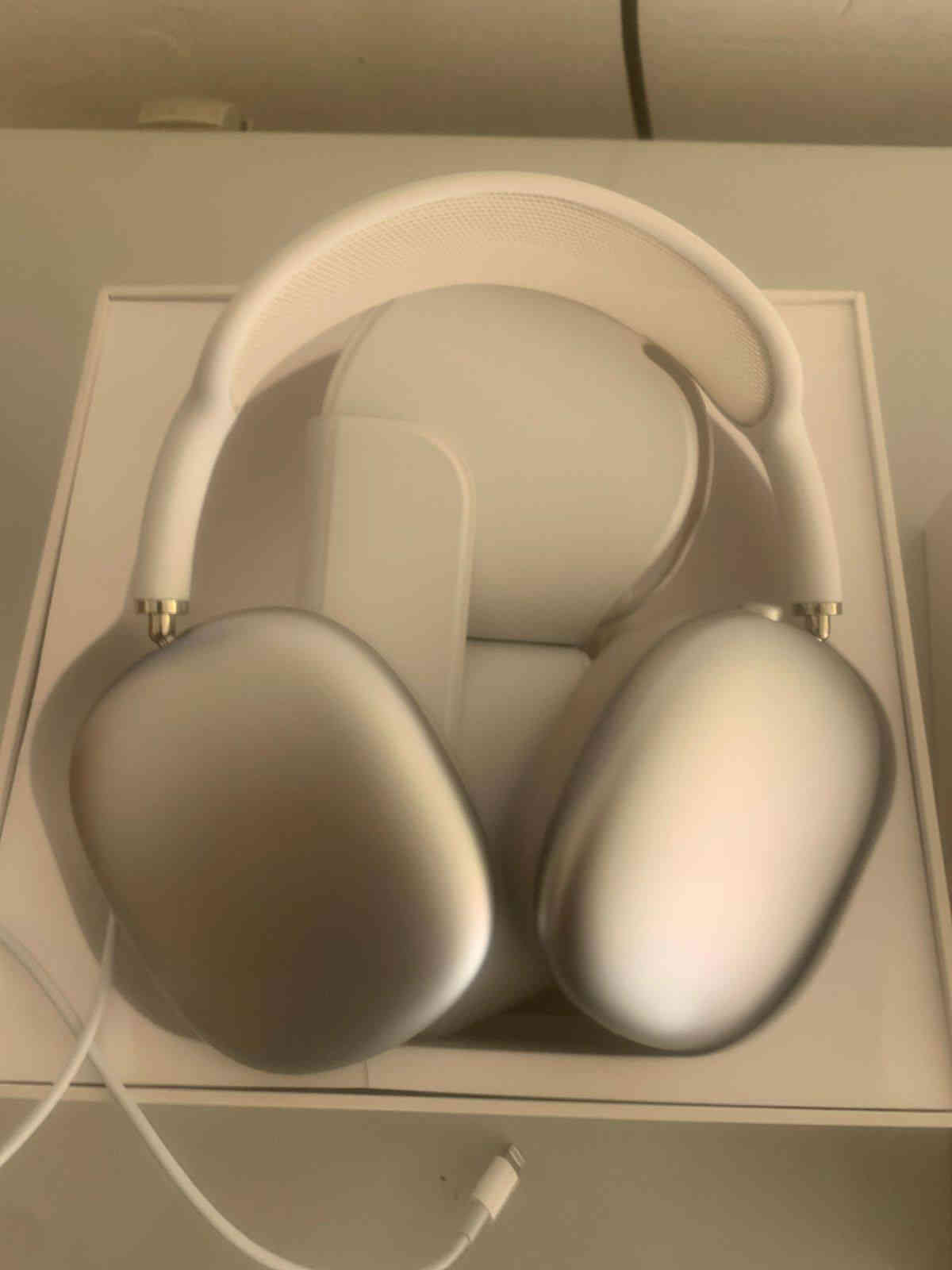 متوفر قطعة، ايربود ماكس اصلي
متوفر قطعة، ايربود ماكس للبيع اعلى ابيع 
لوك بلكارتون 
Airpod Max 
***********
