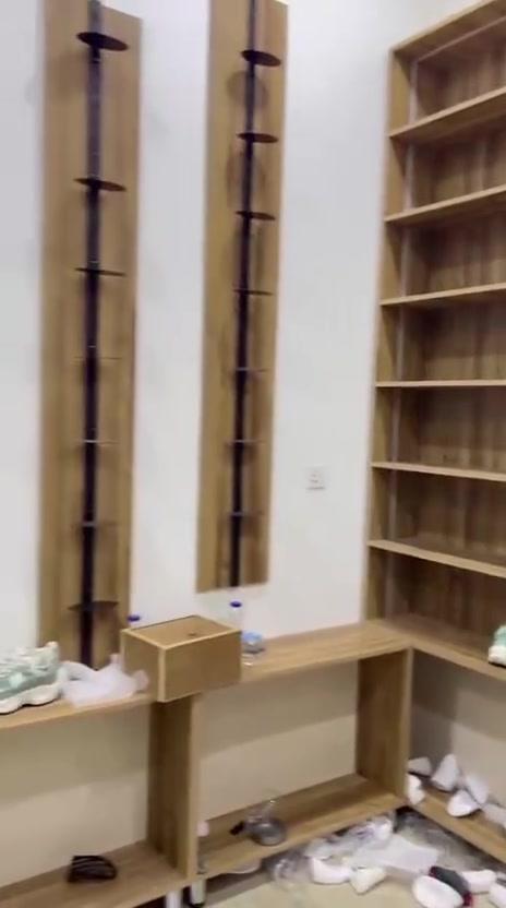 ديكور محل شوز
للبيع بدون البضاعه 
ديكور جديد ما متعوب صارلي شهرين من صممته و متعوب عليه وكله دراجه اولى شي قوي وراقي
سعره 650 و بجي مجال حك 
والله العضيم كلفني مليونين هوة و شده بس توازيت واريد ايدل المصلحه
العنوان بغداد زعفرانيه 
***********
