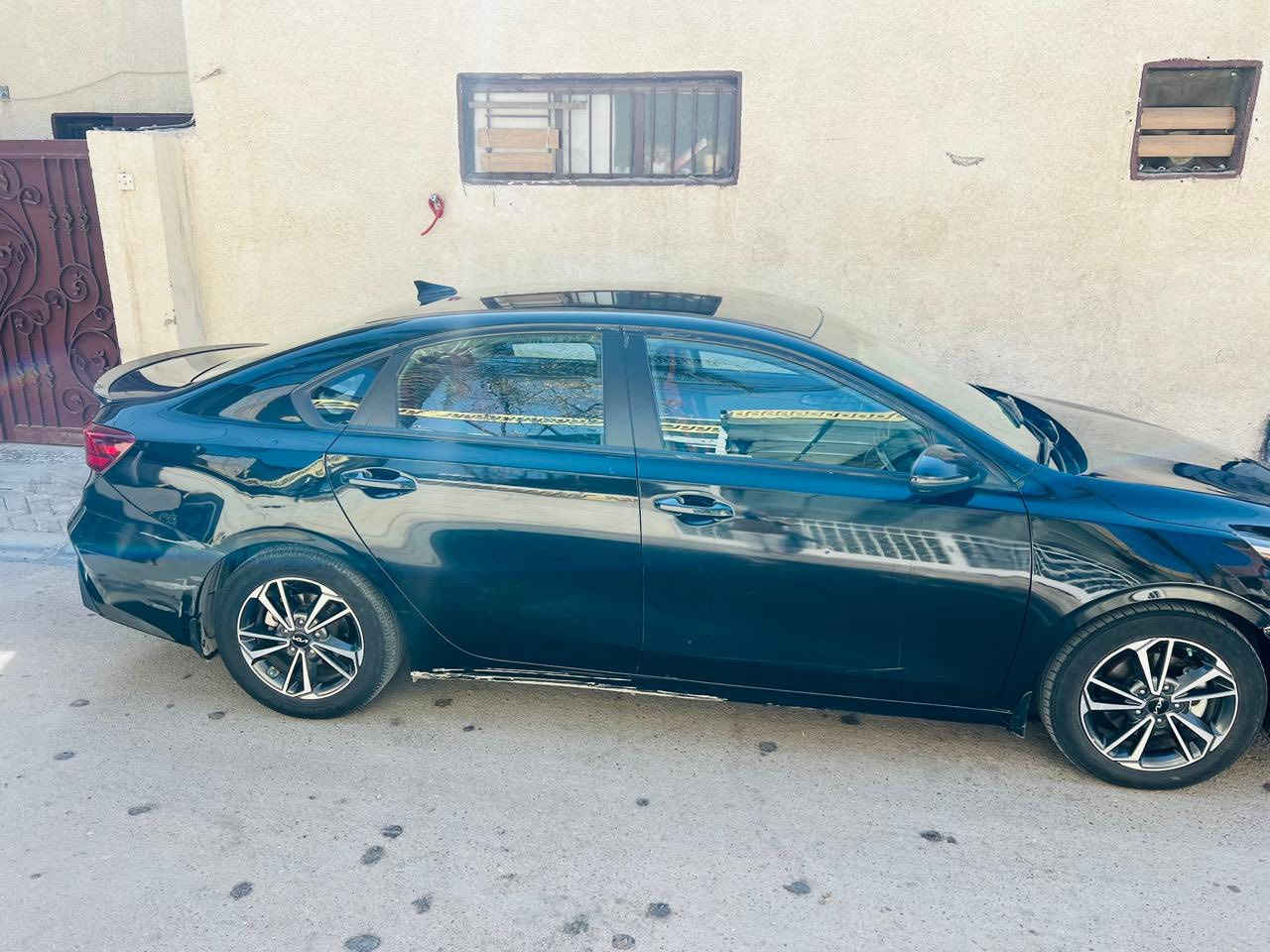 فورتي
موديل 23 وارد امريكي للبيع للستفسار الاتصال عله هذا الرقم ***********

السياره سعرها 130 او بيها مجال
