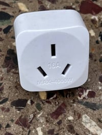 تتوفر قطعه تحويل كهرباء لشاحن السياره لشحن السياره من مقبس اخر السعر 5...