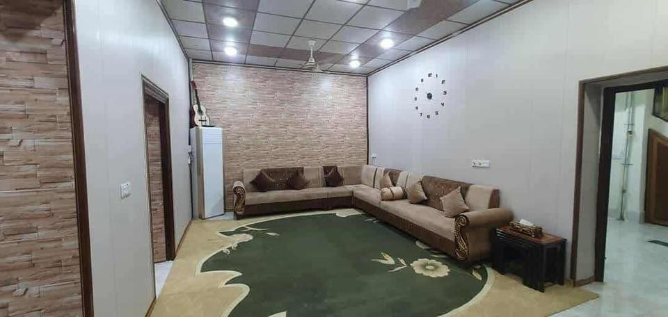 📍العنوان: خلف بهشتي شار
🏠 دار للبيع طابو صرف
📐المساحة: ١٥٦ متر
🛠️ البناء قديم لكن ترميم كامل من جديد وبحالة مرتبة

🔻تفاصيل الدار:
• غرفتين نوم
• استقبال
• صالة
• مطبخ
• مجمع صحيات
• مخزن
• بيتونة

💸السعر: 93 مليون وبيه مجال

📞 للاستفسار: ***********
