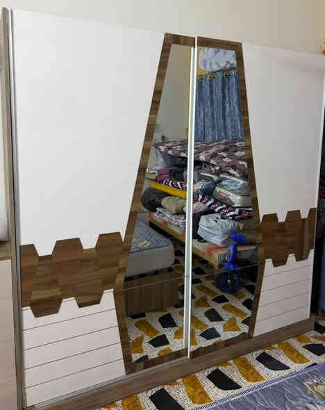 غرفة نوم تركيه الثكيله استعمال قليل جديده اي ضرر مابيهه 
السعر ٤٥٠ وبيهه مجال بسيط
العنوان الشاوي نزلة العيد
***********
