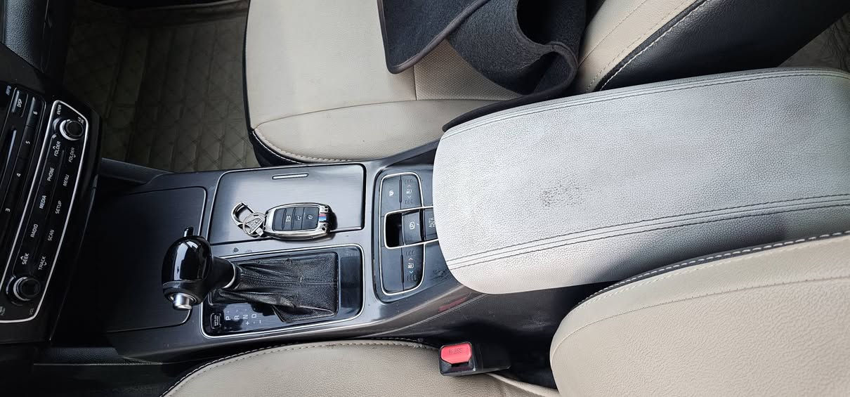 السلام عليكم
كيا كادنزا 
موديل 2015خليجي 
رقم سليمانيه بأسمي السيارة
 
صبغ جاملغ امامي اثر شخط بدون حادث + دعاميات فقط
 
السيارة جاهزة من كلشي بدون اي نقص 
المواصفات Vip
-تشغيل بصمة مع بصمة ابواب الامامية 
-بانوراما  
-كاميرا وحساسات خلفية
-بردة خلفية 
تحكمات خلفيه تبريد + مسجل 
-تبريد قطعتين منظومة تبريد جديدة ( كمبريسر + راديتر + فريز )
-كشنات كهربائية تدفئة + تبريد + خزن كشن السائق  
-لايت فول  ( زرع عدسات + زنون اصلي )
-اوتو هولد + سايد بريك بصمة   
وباقي مواصفات الكادينزا المعروفة
السعر / 152 وبيها مجال بسيط
 
العنوان/ بغداد الزعفرانية + الكرادة 

*********** 
***********
