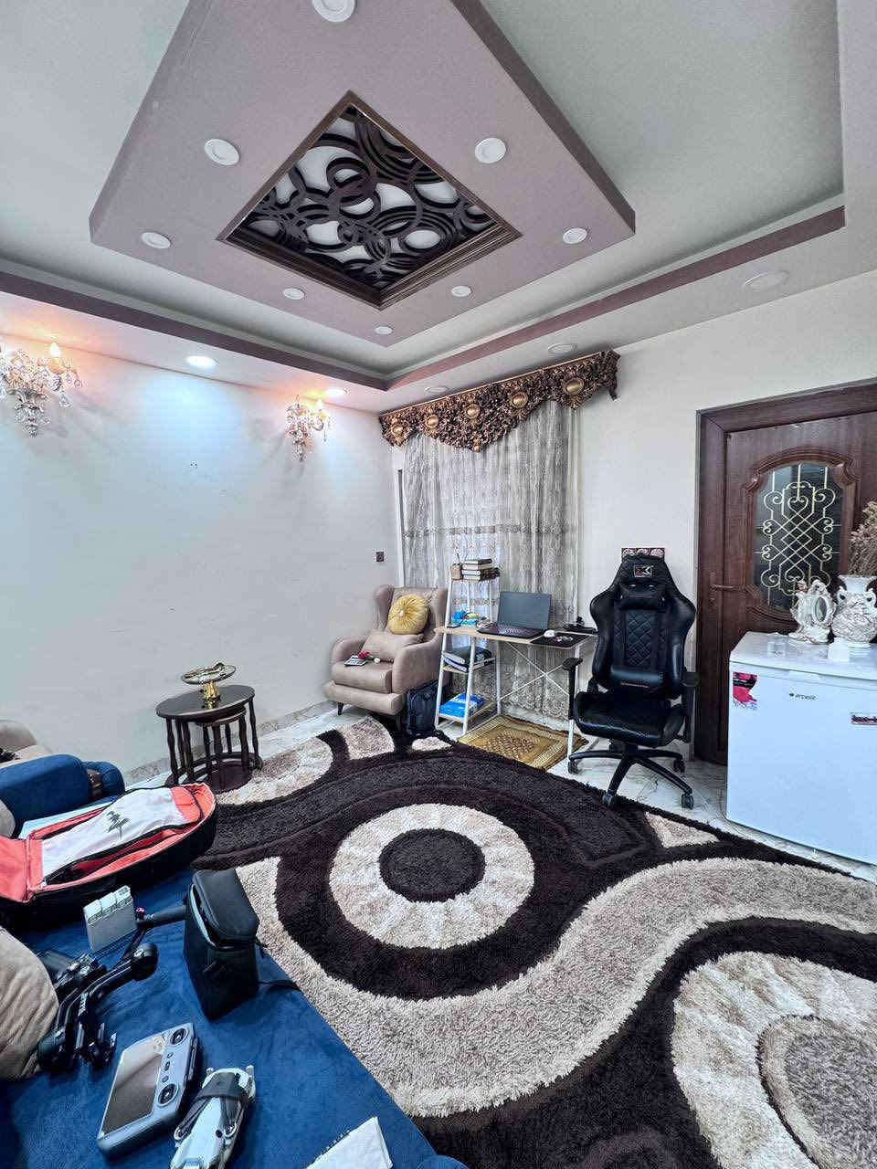 السلام عليكم

🏠 دار للبيع – حي الحدباء الأولى

📍 الموقع: حي الحدباء الأولى
(ثاني فرع بسايدين المضخة)
🚗 يقع على شارع 15 متر

📐 المساحة: 240 متر
📏 الواجهة: 12 متر
🧭 الاتجاه: شروق ابتدائي 🌅

تفاصيل الدار:
🔹 الطابق الأول:
 • غرفتين نوم
 • هول
 • استقبال
 • مطبخ
 • صحيات
 • كراج
 • مخزن خارجي (كان سابقًا محل)

🔹 الطابق الثاني:
 • 4 غرف نوم
 • هول
 • صحيات

✨ الدار واسعة ومناسبة للسكن العائلي، وموقعها مميز وقريب من الخدمات.

📞 للاستفسار:
***********
***********

📌 مكتب نقوش للاستثمار العقاري
نستقبل عروضاتكم في أغلب مناطق الجانب الأيسر

🔗 لمعرفة الأسعار انضموا لقناتنا على التلكرام:
https://t.me/nukosh97
