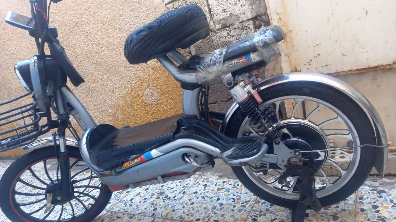 ***********
سلام عليكم هاي دراجه ماعرف اسمه شحن تمشي تقريباً الف متر تاير نازل الوره اشاير هورن ميشتغلن وبريك ماكو متروكه قيم وخذه
