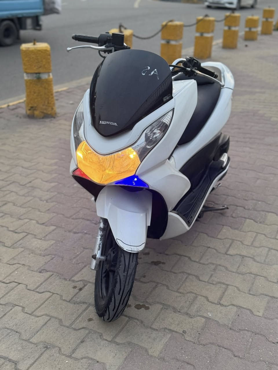 السلام عليكم للبيع دراجه pcxجيل الاول  دراجة مال رمبه ماخذها رمبه الدراجه وأعلى ايدي ياباني الاصلي دراجه جديده مال جناي وعلئ ايدي لون مميز 
ياباني الاصلي دراجه كامله أستان كهربائي حساس ازدحام حرف دراجه جديده الدراجه مكينه لوك شلعه معدل خير من اللّٰه دراجه تكول جديده بمعنئ ماشيه 6الكلمه واحلا من الصور مال جناي المكان بغداد دراجة مكفوله اي نقص مابيه السعر مليون300
وبيها مجال   
اي استفسار ***********
