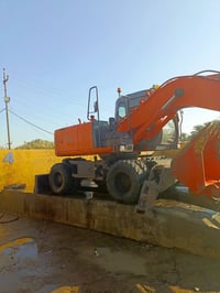 حفارة زت • حجم ١٦٠ • موديل ٢٠٠٦