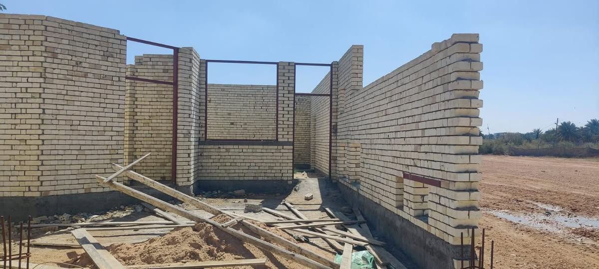 عندي قطعه ٥٠٠ متر وبيه هيكل ٢٥٠ خريطه حديثة يقع على شارعين بحي الإمام علي الأكبر او شارع الفلل على نهر الهنديه يبعد عن الشارع الحولي 600متر سند ٢٥ طابو زراعي للبيع او المراوس وبيه واجهتين واجه على شارع عشره والشارع الثاني ٣٠ 
للاستفسار ***********
