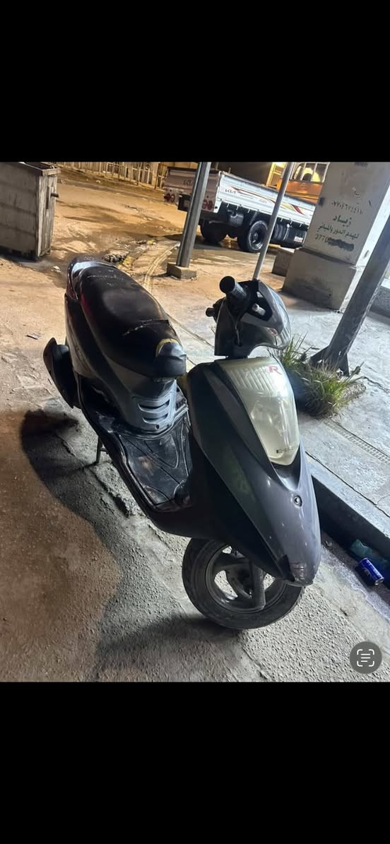 سلام عليكم دراجه بريز لبيع  الدراجه فول اشاير يمنه و يسره هورن لايت عله و ناصي الداجه ما تعوبه من الشغل ل بيت السعر 600 و بيه مجال مكاني زيونه شارع الربيعي رقمي***********
