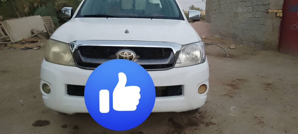 سلام عليكم سيارة للبيع فلاونزه هايلوكس 2010 سعر 120 وبيها مجال  رقم الهاتف. ***********
