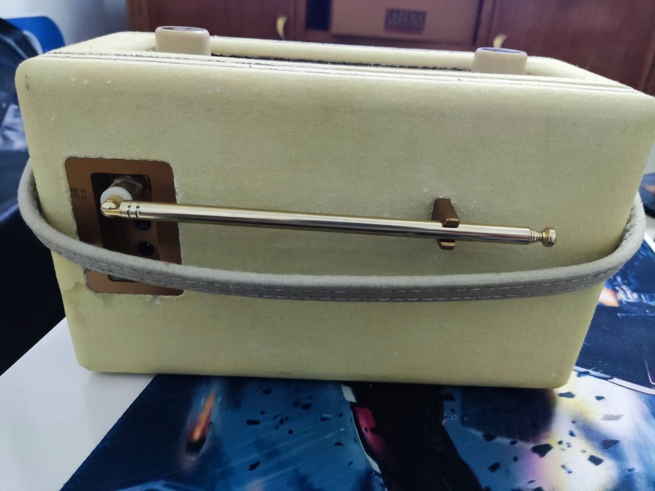 سلام عليكم
كلشي بالمنشور باله 
شاشه حجم 19 luxor بـ45 الف
مسجل ياباني aiwa بـ25 الف 
مسجل بريطاني roberts بـ15 الف 
كامره يابانيه minolta بـ15 الف


**إذا كنت صاحب هذا الإعلان وتريد حذفه لأي سبب، رجاءا أرسل رسالة إلى الدعم الفني**