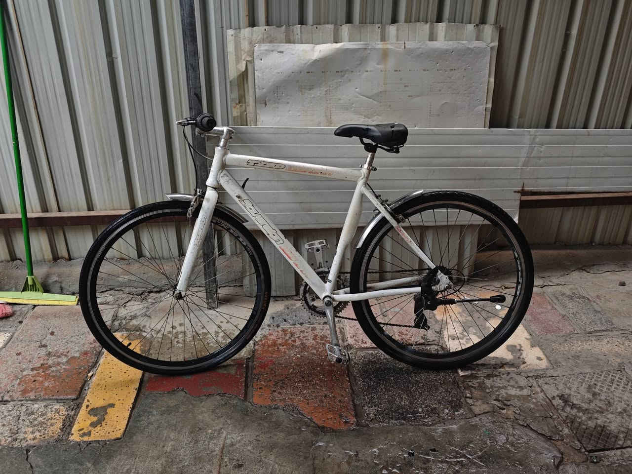 سلام عليكم بايسكل سباق حجم 27 المنيوم
كير 7 نمر 
مابي نقص 
سعر 90 بي مجال 
للتواصل *********** بي واتساب 
مكاني البياع الرسالة الثانية
